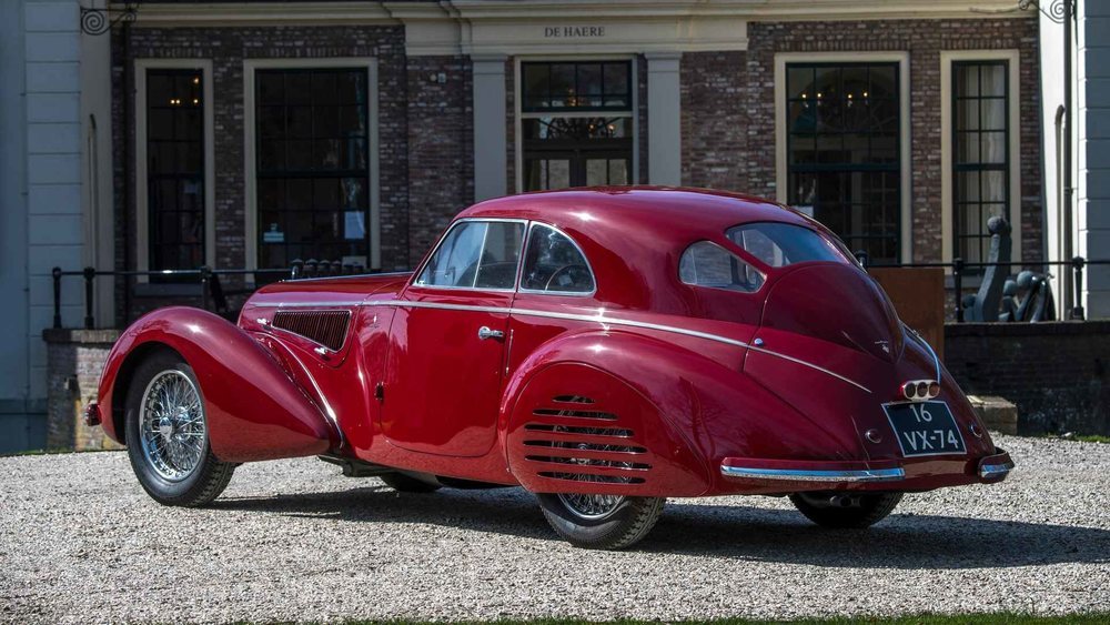 Carrozzeria Touring fabricó el cuerpo de cinco unidades como este Alfa Romeo. Dos de sus hermanos, uno de 1937 y otro de 1938, han conseguido vencer el Concurso de Elegancia de Pebble Beach en los años 2008 y 2018.