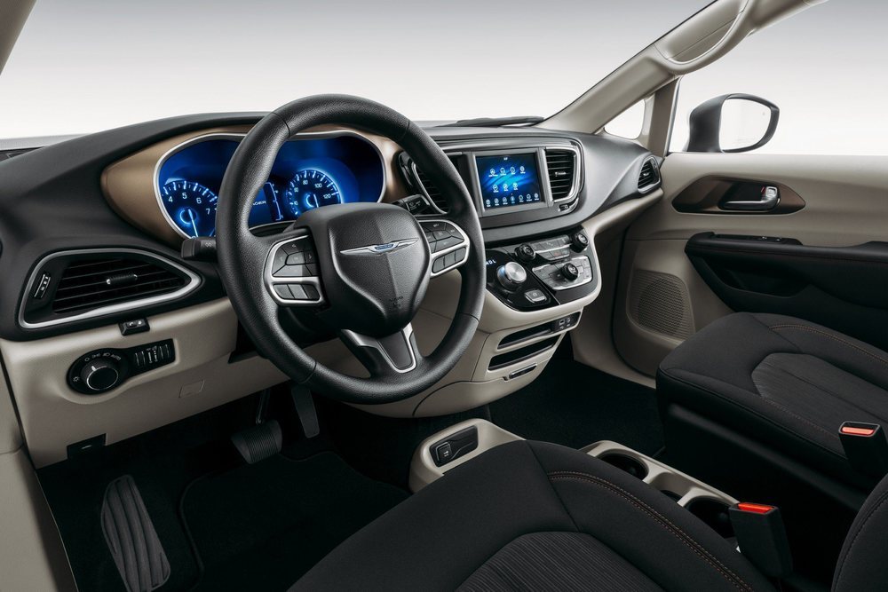 chrysler voyager 2016 interior