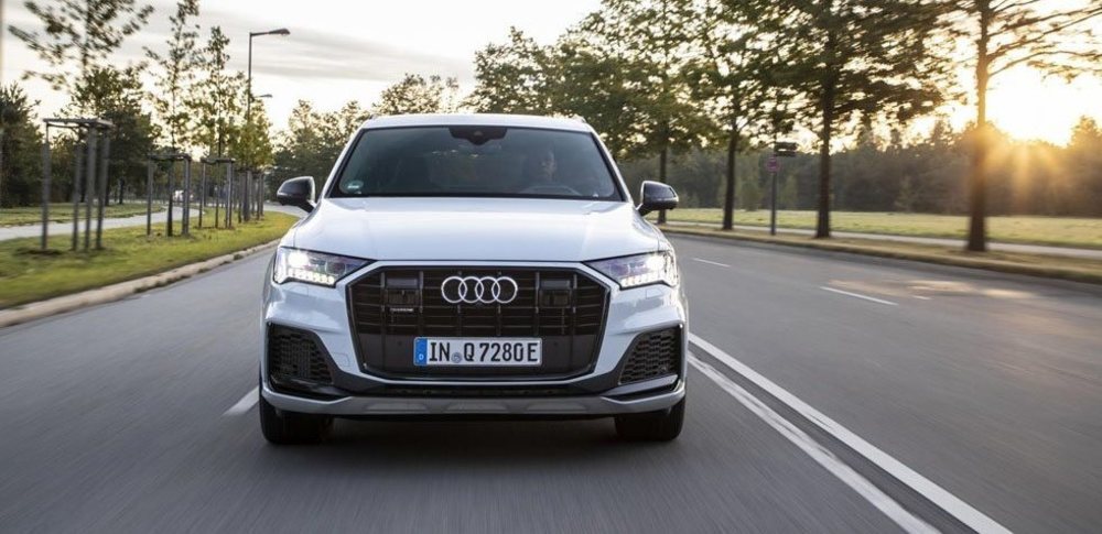 Por el momento la casa alemana ofrece su Q7 plug-in hybrid con la potente variante 60 TFSI e Quattro, pero más adelante va a llegar un 55 TFSI e Quattro, que se conforma con unos sensacionales 381 CV de potencia.