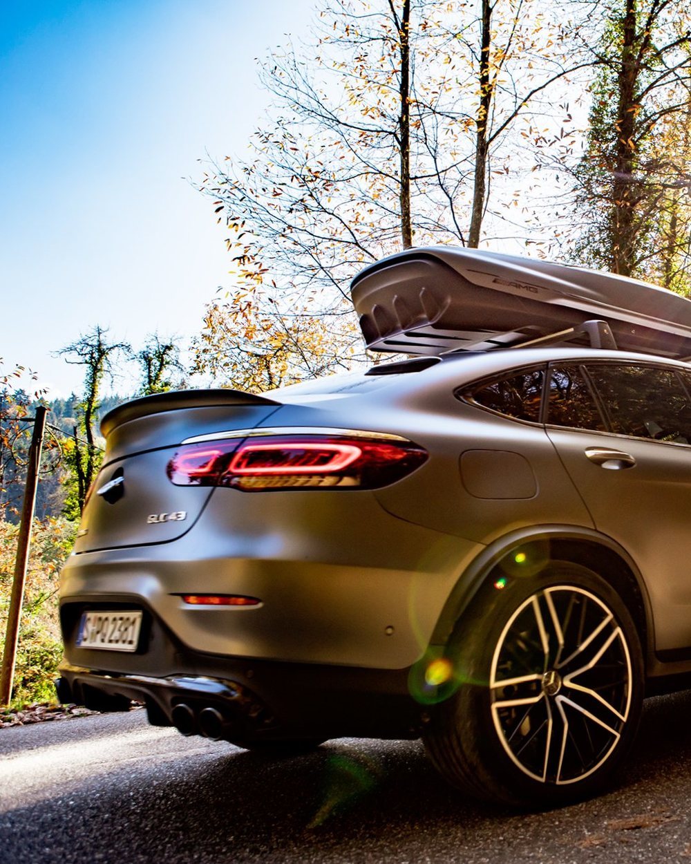 Los Mercedes-AMG se convierten en el coche de viaje perfecto con este cofre  de techo