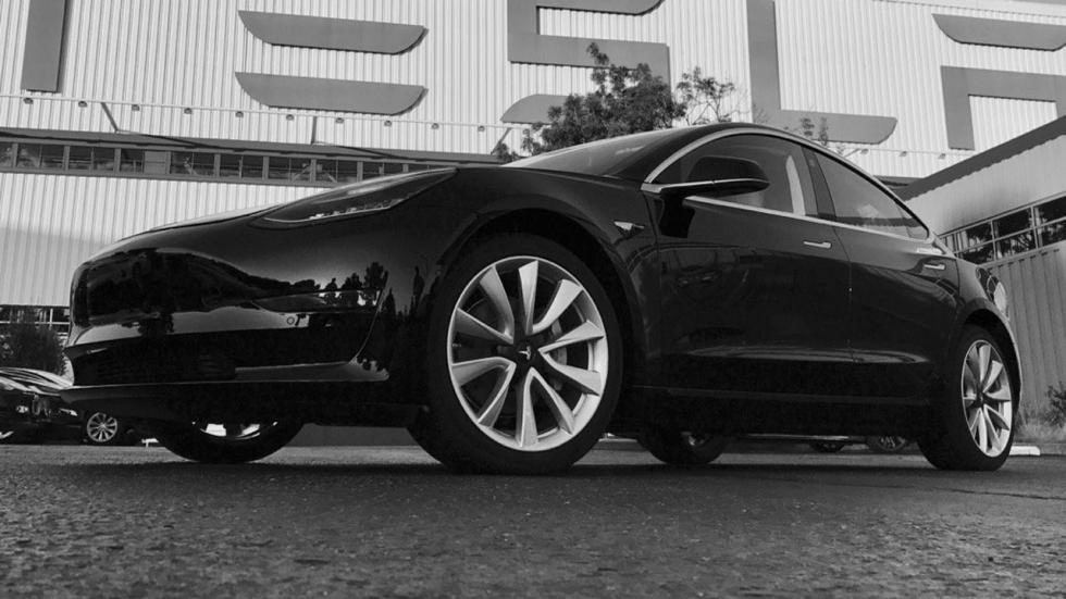 Tesla Model 3. La primera unidad ya está entre nosotros 1 Motor16 1 LaLBU4F6kzc5R Motor16