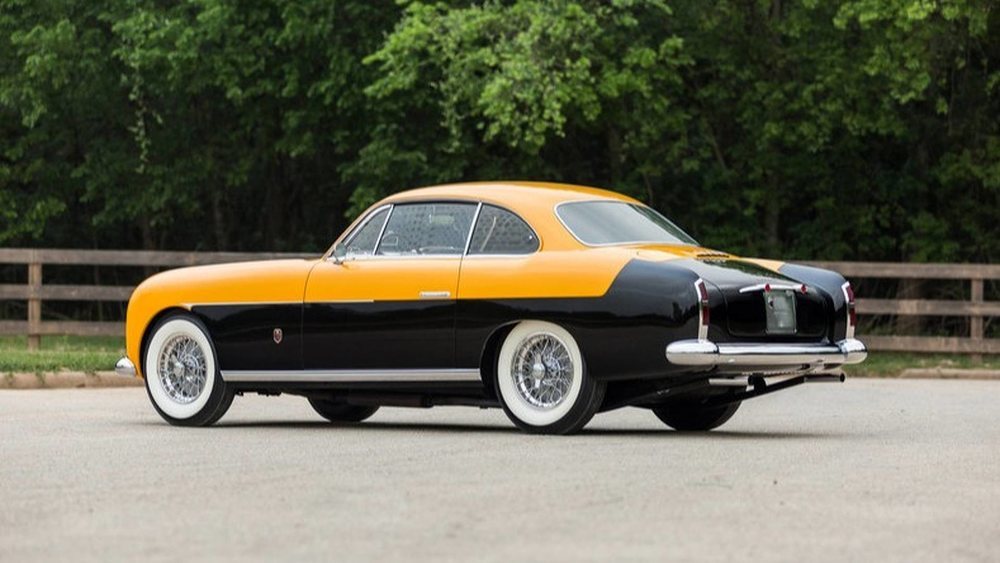 Ghia sólo fabricó 73 unidades de este Ferrari 212 Inter y esta es la número 49. Fue mostrada por vez primera en el Salón de París de 1952, cuando el presidente de Argentina, Juan Perón, se enamoró de él.
