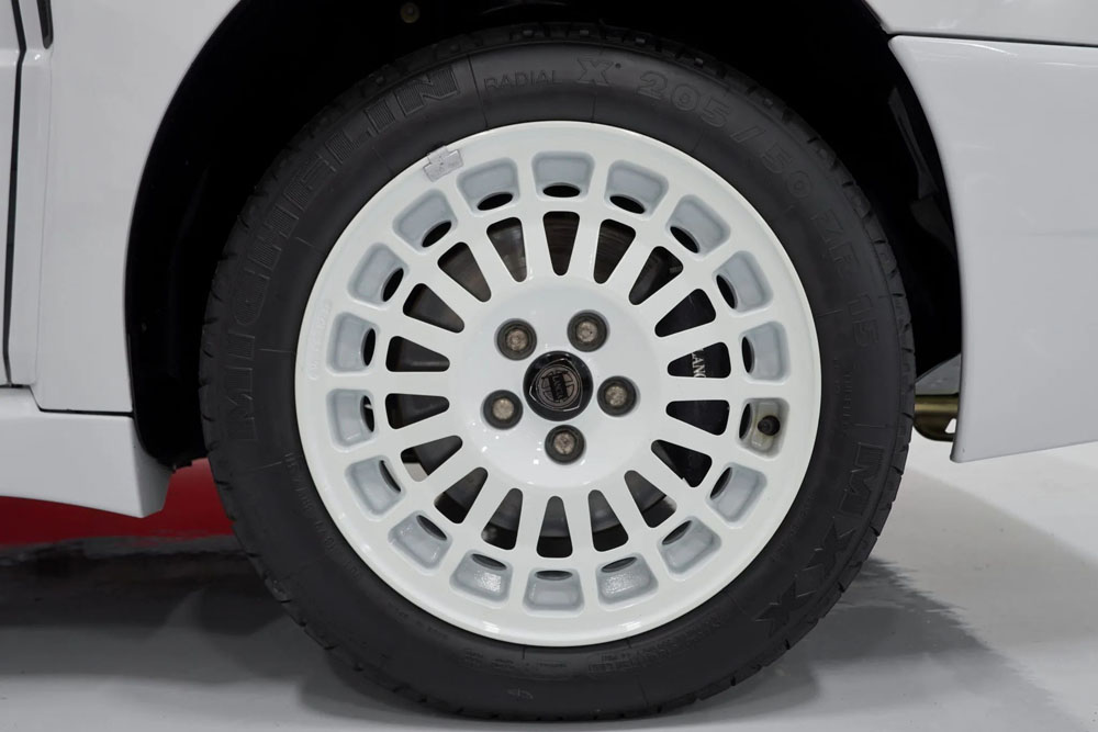 Este inmaculado Lancia Delta Integrale vale su precio en oro 15 Motor16 1992 Lancia Delta Integrale Martini 5 Evoluzione 13 Motor16