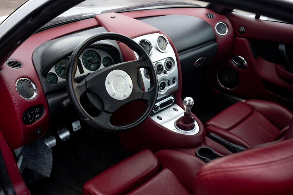 MG SV-R XPower. Un deportivo tan feo como exclusivo, busca hogar 4 Motor16 2005 MG SV R XPower Bonhams 2 Motor16