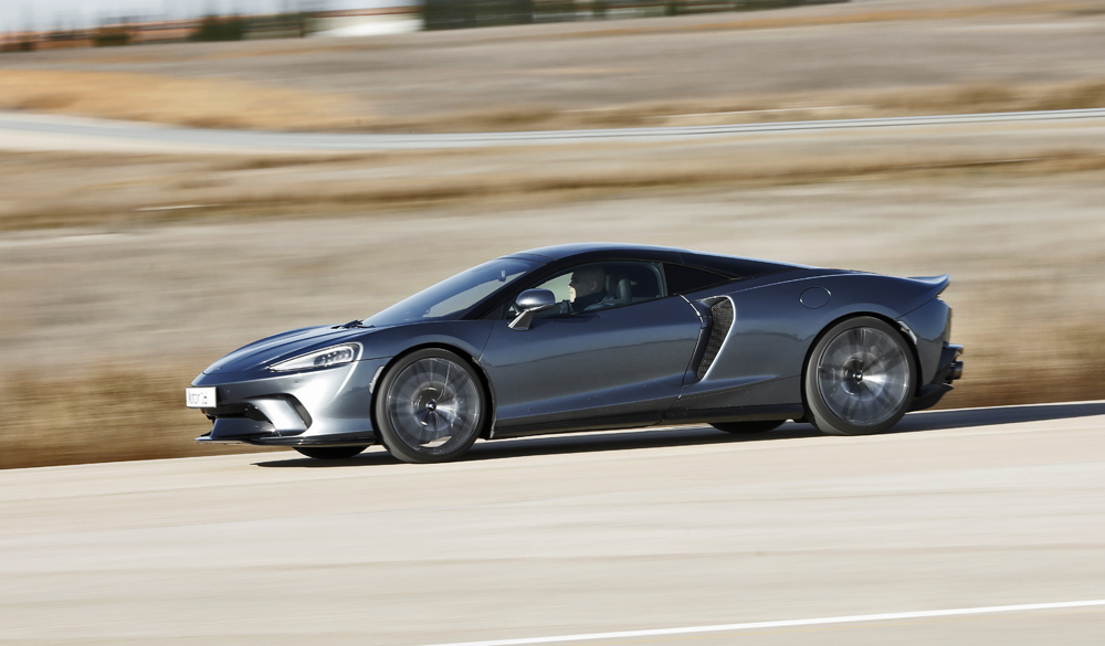 2022 IMAGENES PRUEBA MCLAREN GT MOVIMIENTO 3 Motor16