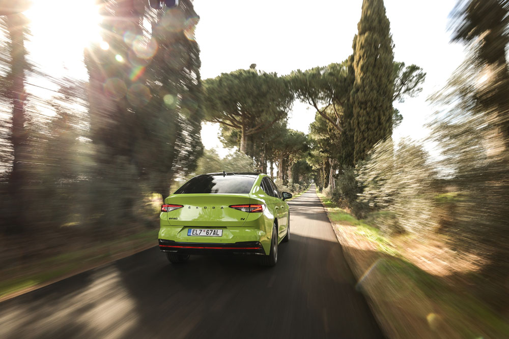2022 Skoda Enyaq Coupé RS iV movimiento