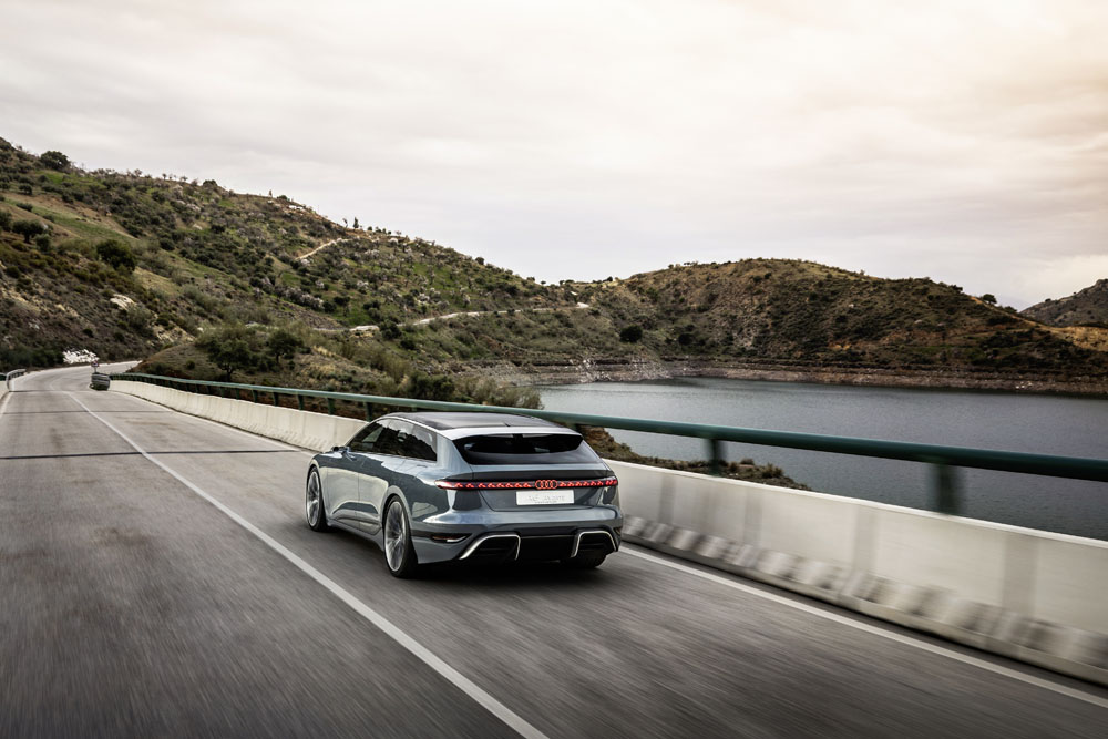 A6 Avant e-tron concept. Audi hace eléctrico todo un icono 30 Motor16 2022 audi a6 avant e tron exterior 4 Motor16