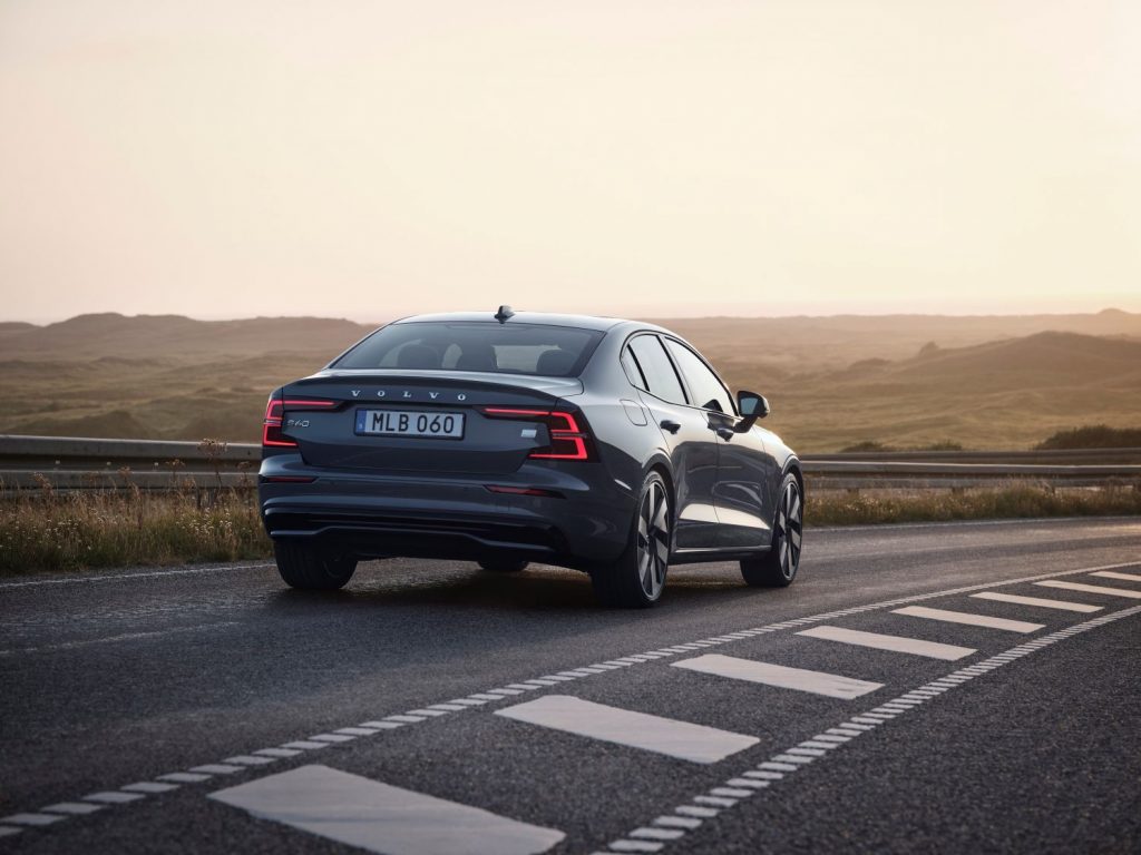 La gama más potente de la historia de Volvo ya está completa 3 Motor16 294032 S60 Recharge T8 Thunder Grey Motor16