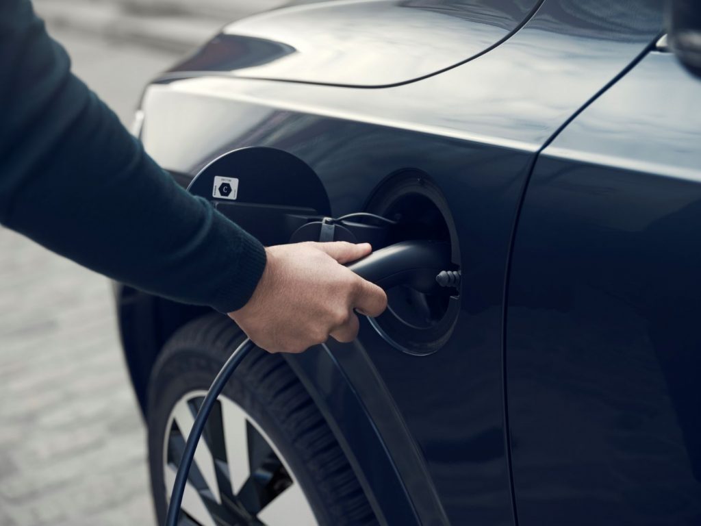 La gama más potente de la historia de Volvo ya está completa 15 Motor16 294656 XC90 Recharge T8 AWD Denim Blue Motor16