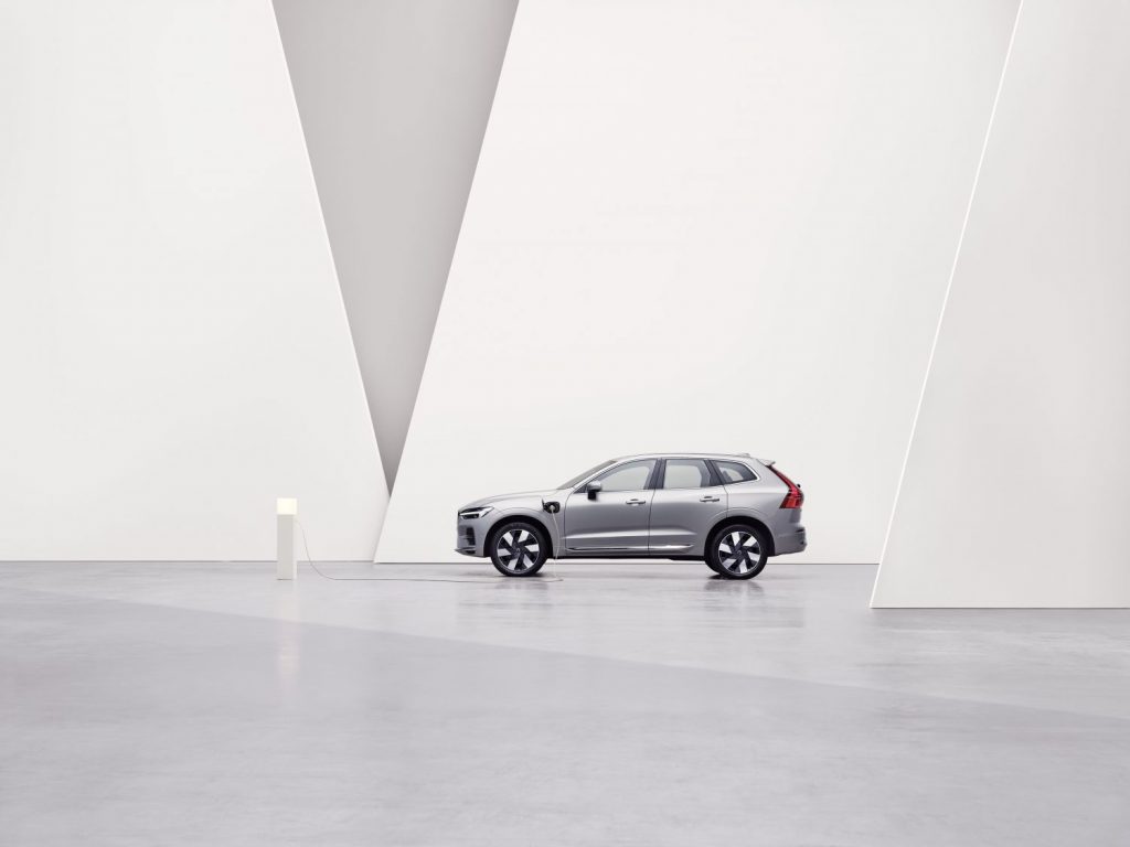 La gama más potente de la historia de Volvo ya está completa 16 Motor16 294985 XC60 Recharge T8 Silver Dawn Motor16