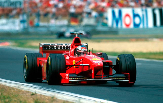 Schumacher a los mandos del F300 en un Gran Premio