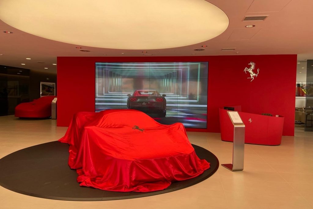 Universo Ferrari; así es la casa del Cavallino en Madrid 5 Motor16 Ferrari Santogal concesionario 1 Motor16