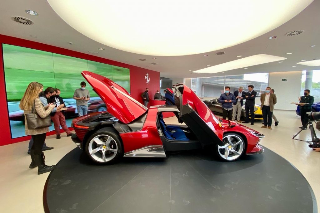 Universo Ferrari; así es la casa del Cavallino en Madrid 16 Motor16 Ferrari Santogal concesionario 16 Motor16