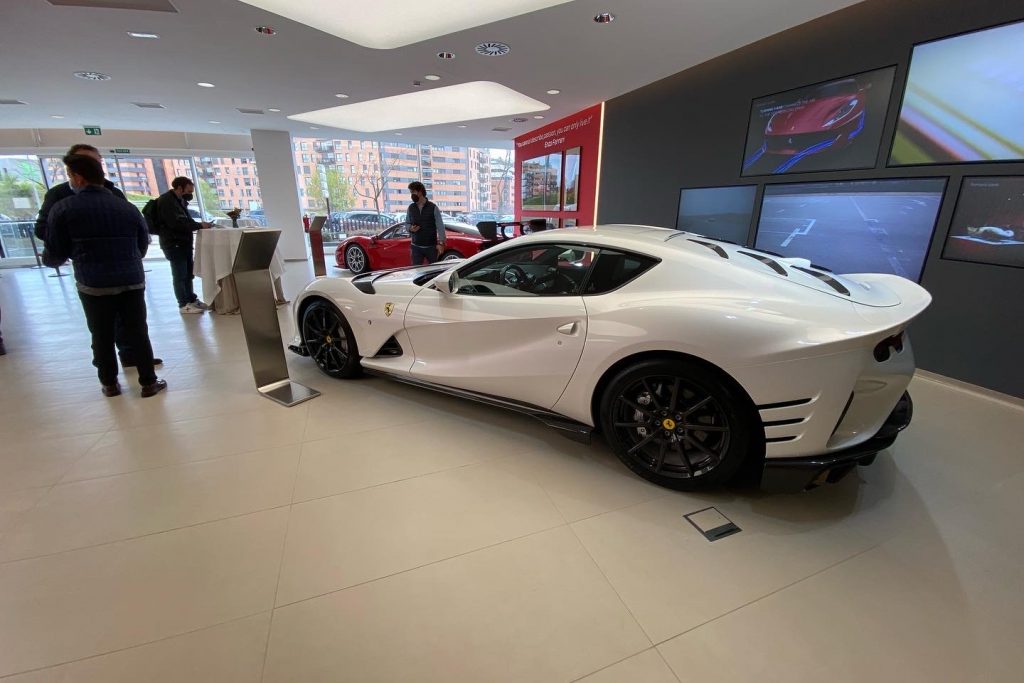 Universo Ferrari; así es la casa del Cavallino en Madrid 6 Motor16 Ferrari Santogal concesionario 2 Motor16