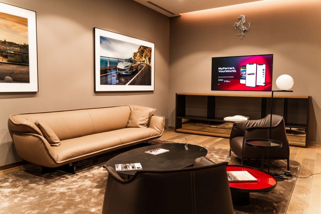 Universo Ferrari; así es la casa del Cavallino en Madrid 7 Motor16 Ferrari Santogal concesionario 5 Motor16