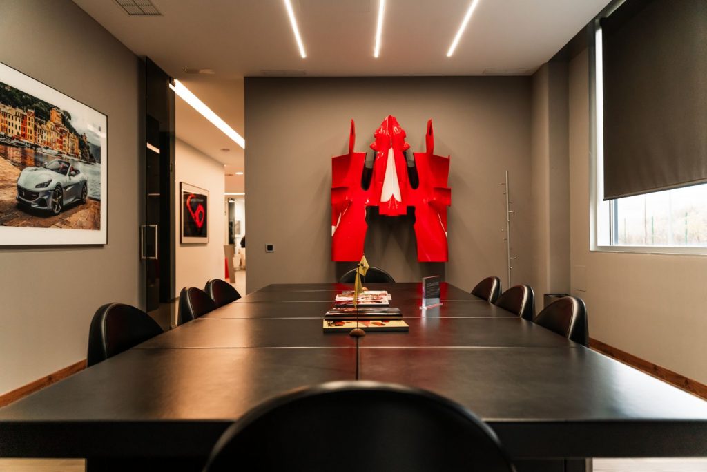 Universo Ferrari; así es la casa del Cavallino en Madrid 4 Motor16 Ferrari Santogal concesionario 9 Motor16