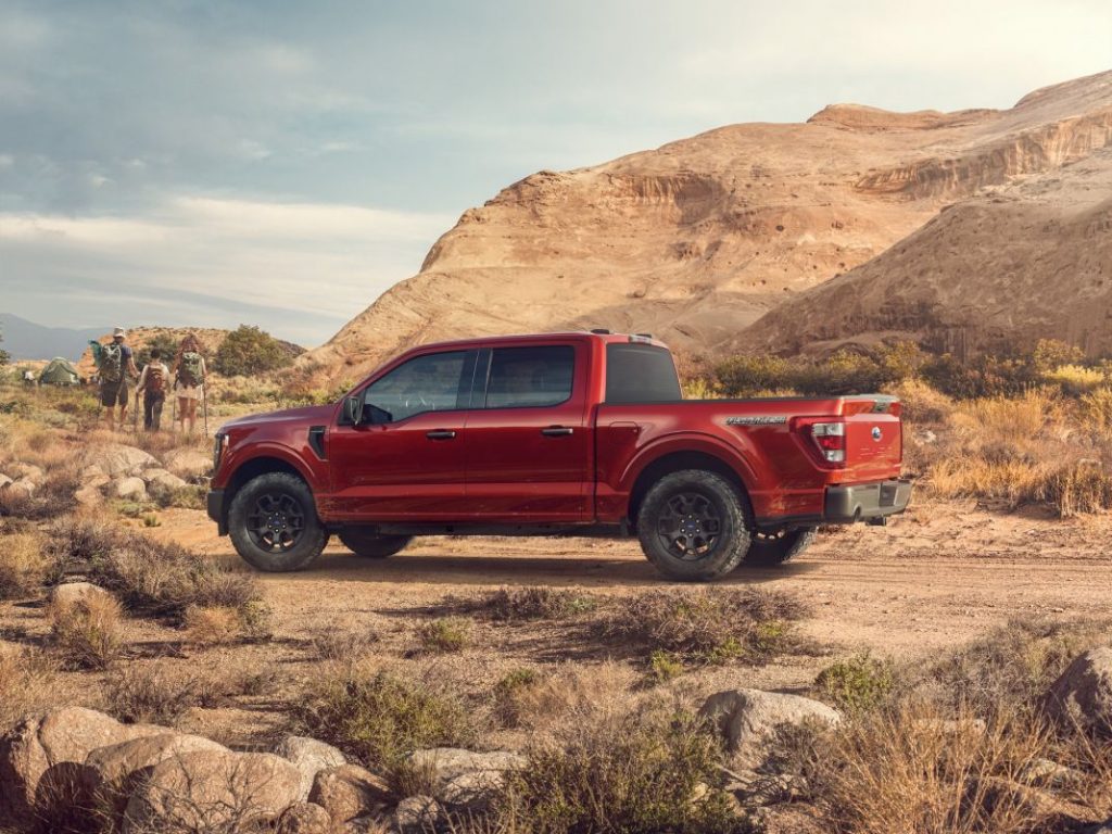 Así es la Rattler. La pickup 'lowcost' de Ford. 1 Motor16 Ford F-150 Rattler en el desierto