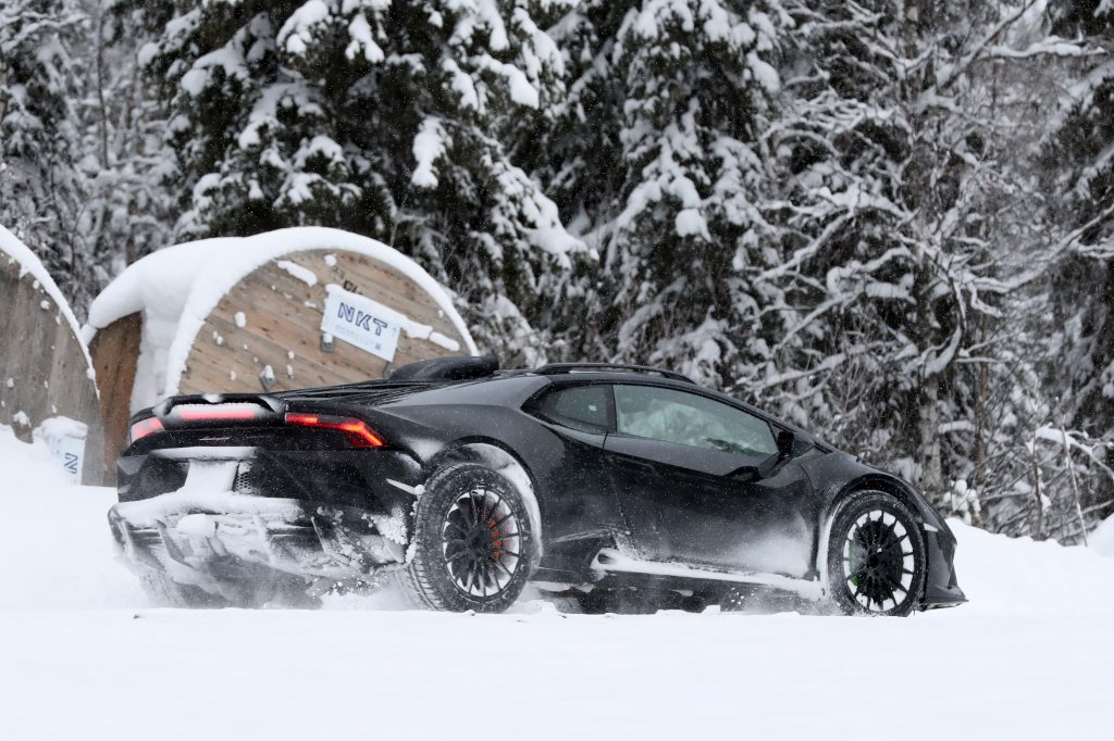 Lamborghini Huracan Sterrato 12 Motor16