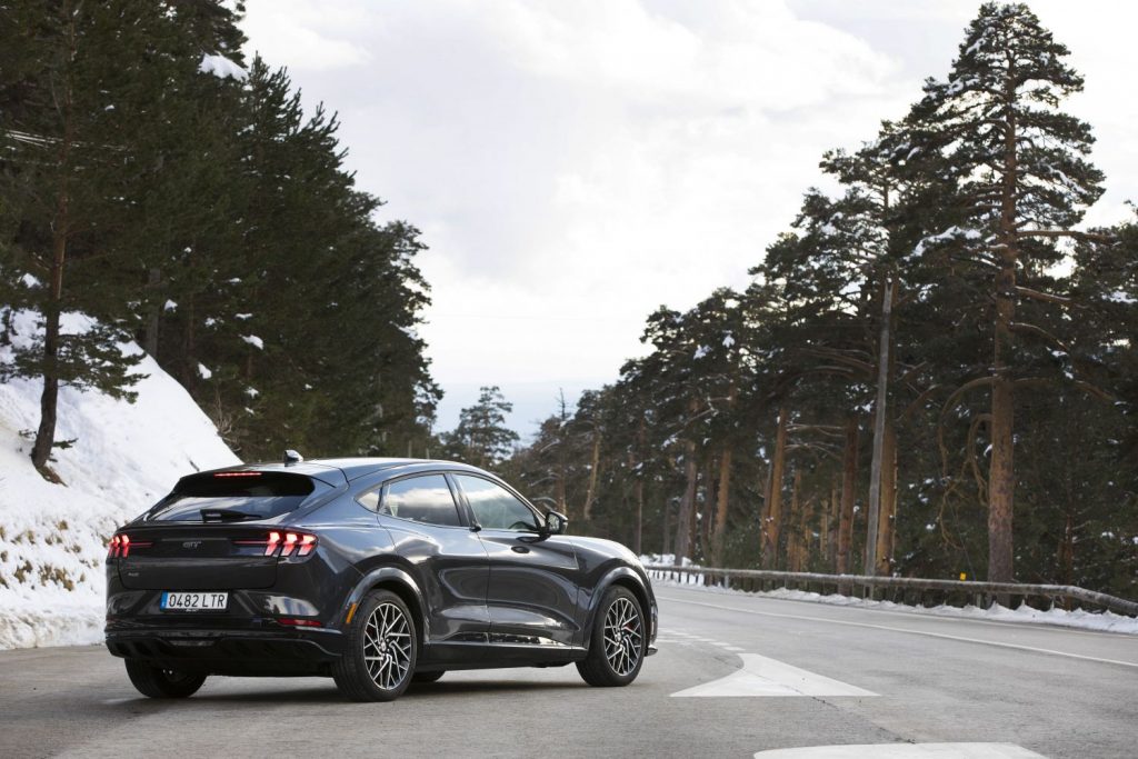 Ford responde a Tesla y baja el precio de sus Mustang Mach-E 1 Motor16 2023 Ford Mustang Mach-E GT. Imagen estática.