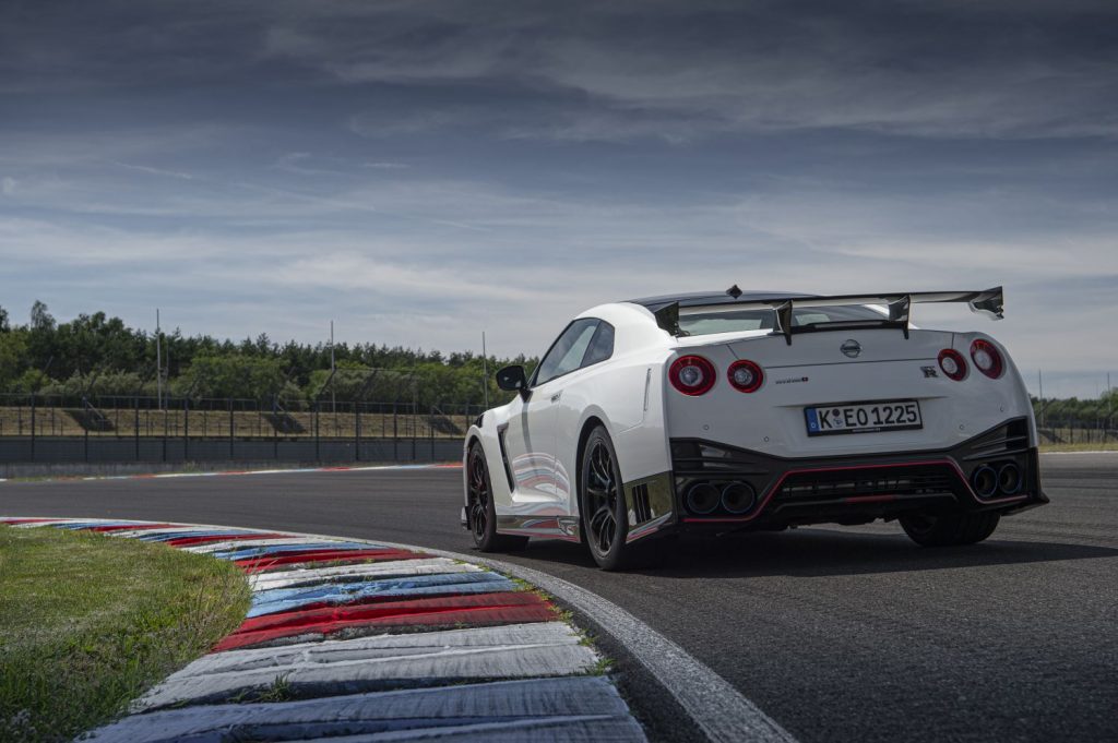 Nissan GT-R. Se despedirá de Europa este mes 5 Motor16 Nissan GT-R Track Edition por detrás