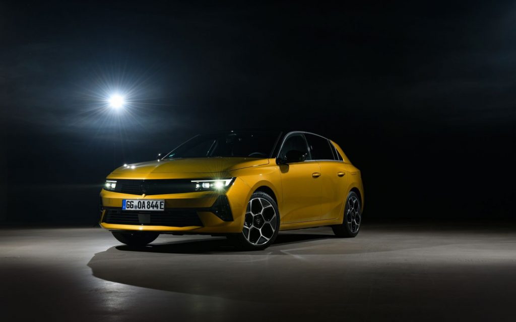 Opel Astra. Estrena la iluminación Intelli-Lux LED Pixel Light 1 Motor16 Opel Astra sexta generación