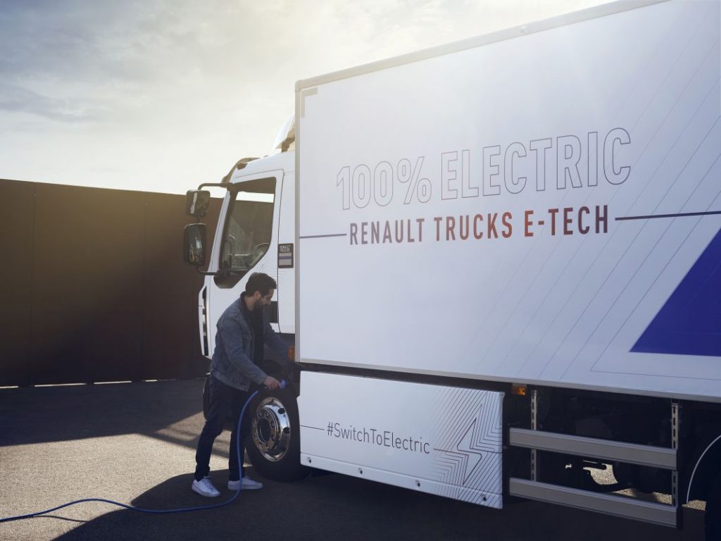 Renault Trucks E-TECH: ¿qué autonomía tienen los camiones eléctricos? 3 Motor16 Renault Trucks E-TECH cargador embarcado.