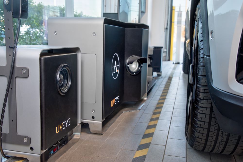 Renting Volvo UVeye 4 Motor16