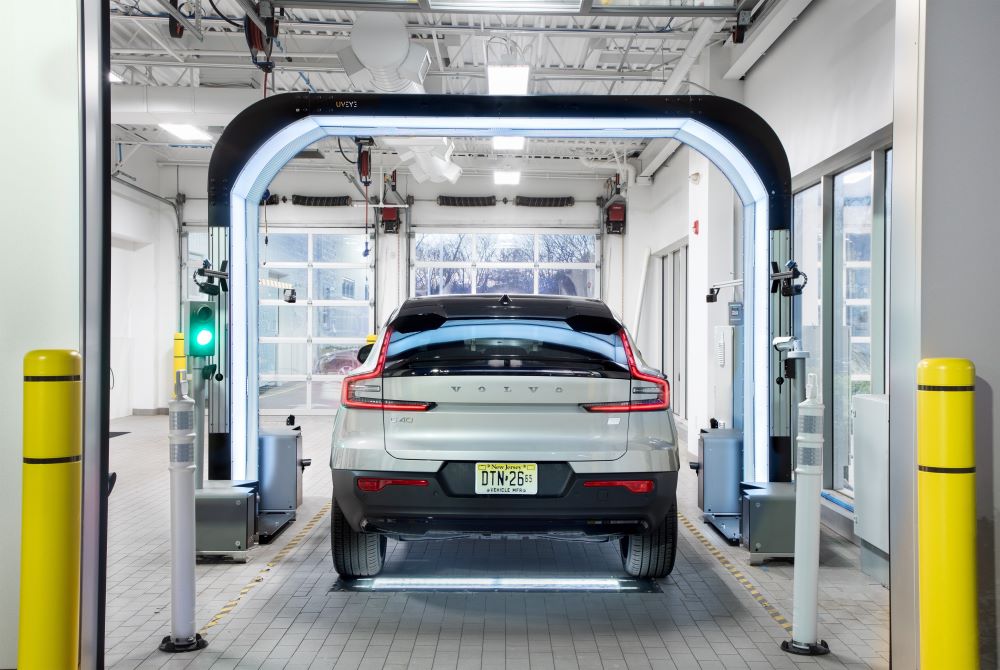 Renting Volvo UVeye 7 Motor16