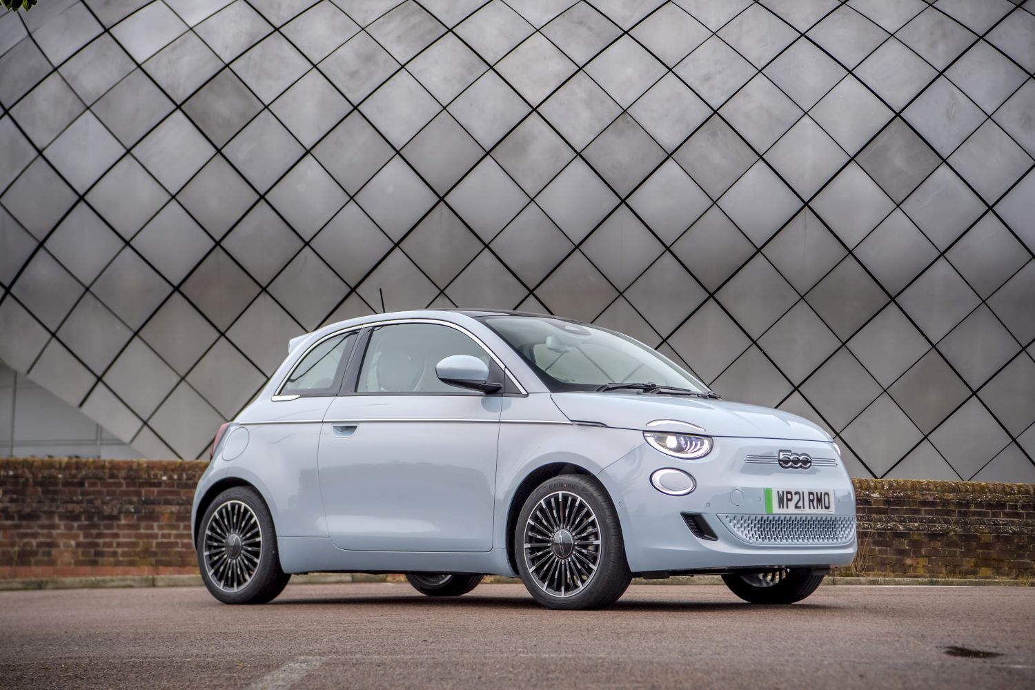 El Fiat 500e apuesta por la movilidad eléctrica con estilo 16 Motor16 fiat 500 Motor16