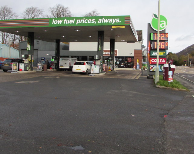 Gasolina low cost: los talleres reculan y ahora dicen que es mejor que la de Repsol, BP o Galp 149 Motor16 Gasolinera Low Cost