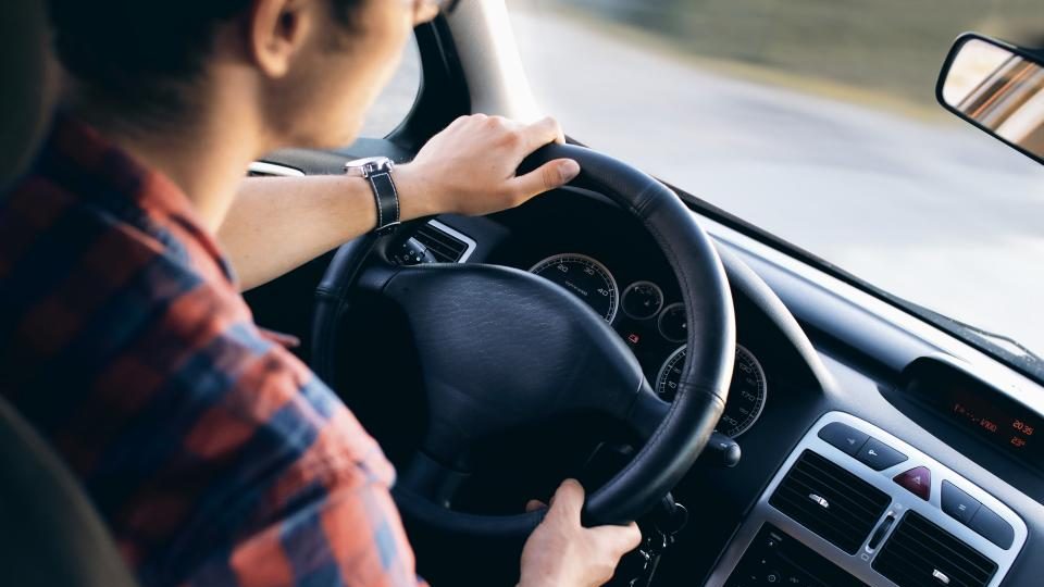 La multa que te puede poner la DGT por conducir en la reserva 56 Motor16 reserva