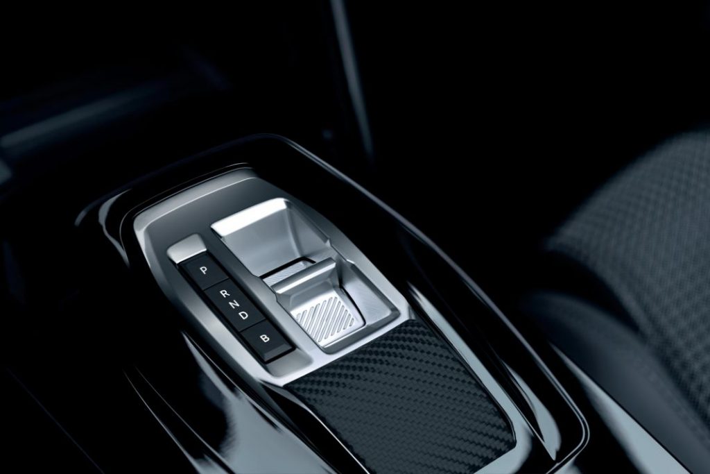 El Citroën C5 X multiplica la tranquilidad 11 Motor16 Nuevo mando para el cambio del Peugeot 208