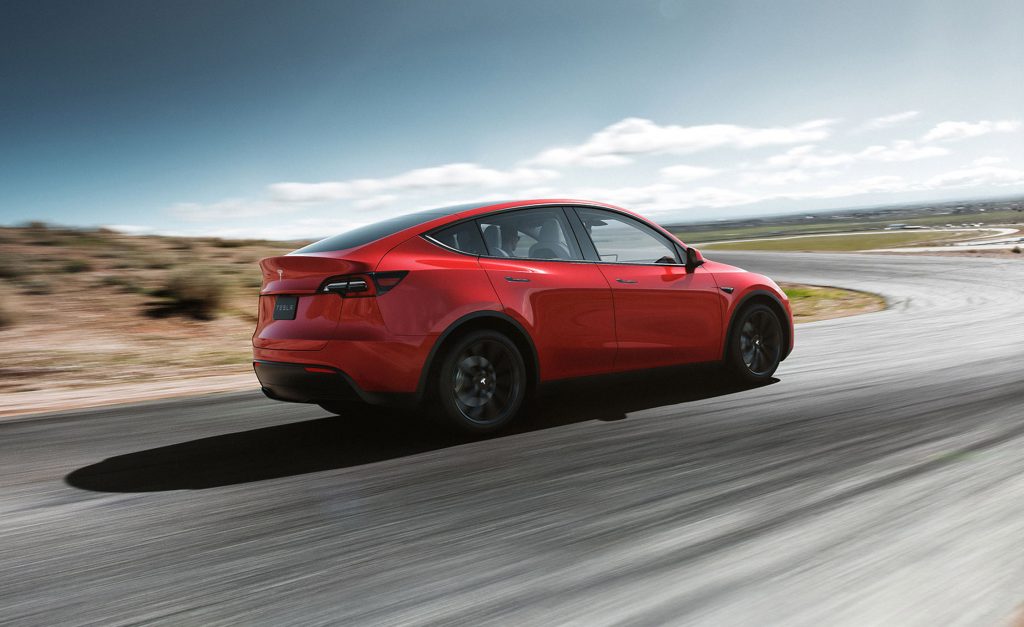 2022-Tesla-Model-Y-version-acceso