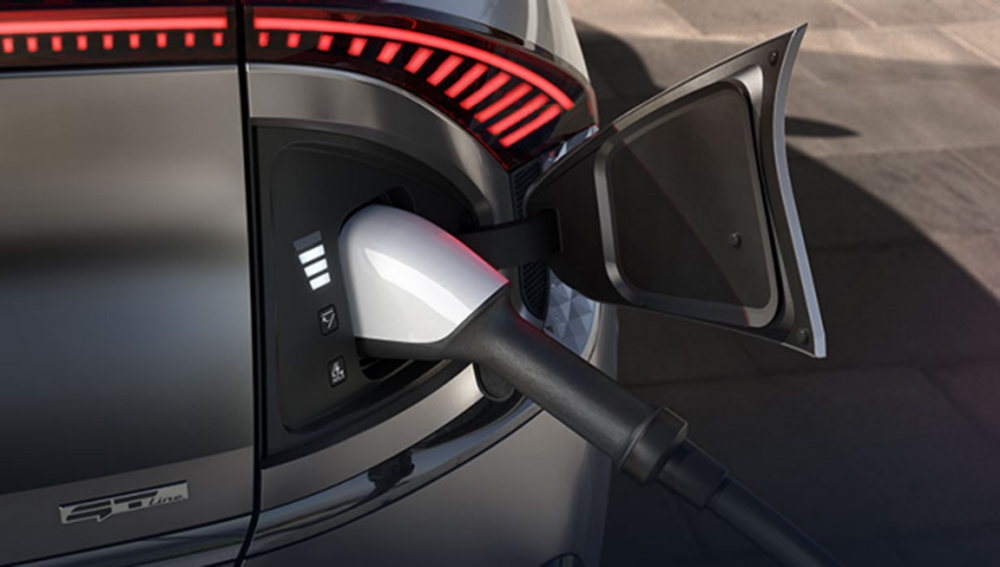 La industria se recupera: la producción de vehículos en España crece un 20% este año 2 Motor16 recarga electrica Motor16