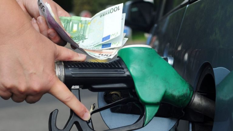 La multa que te puede poner la DGT por conducir en la reserva 53 Motor16 dgt