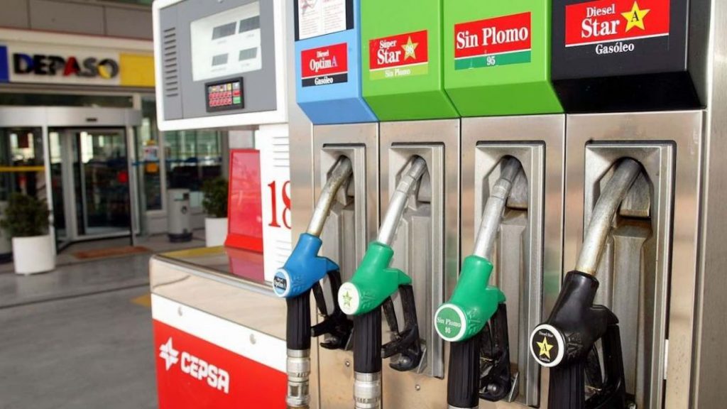 El truco para calcular la gasolina que gastarás en un viaje 149 Motor16 Surtidor gasolina diésel