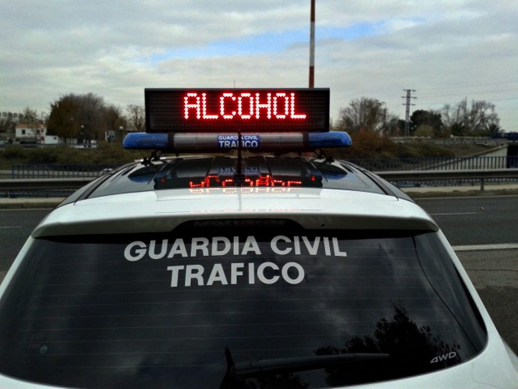 El alcoholímetro antiarranque de la DGT: ¿Cuándo será obligatorio? 75 Motor16 test control DGT Motor16