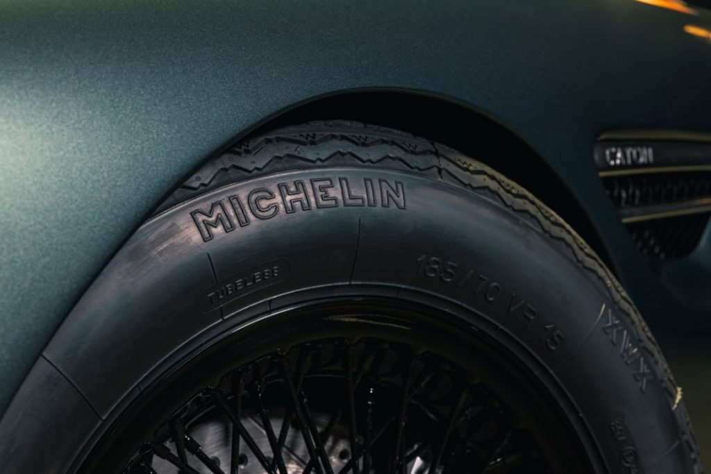 Austin-Healey 100 regresa por todo lo alto gracias a Caton 13 Motor16 18.Michelinperiod correcttyresshodthewheels Motor16