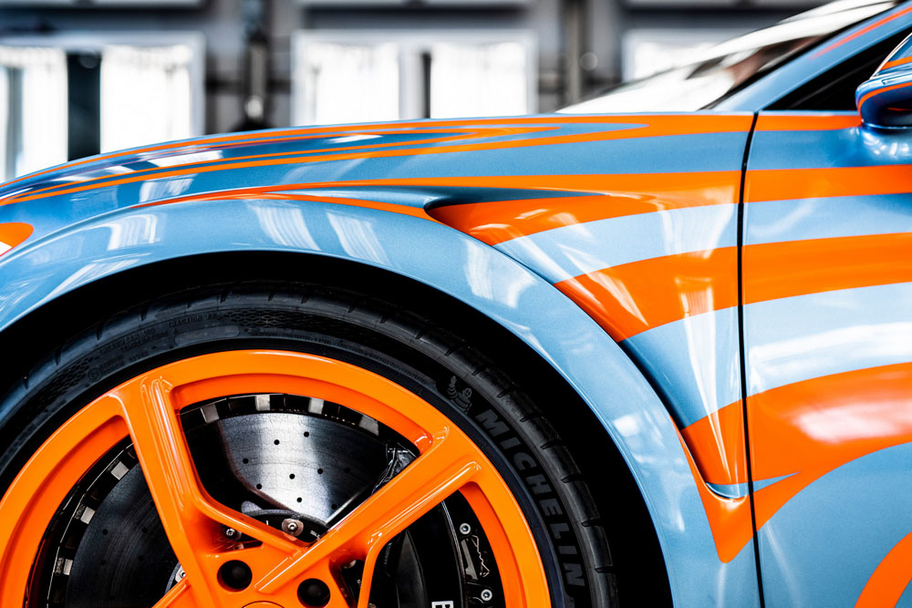 2021 Bugatti Chiron Vagues de Lumiere 11 Motor16