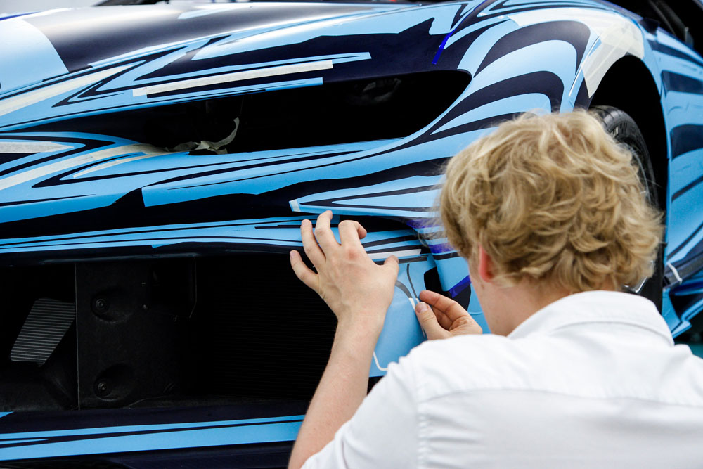 2021 Bugatti Chiron Vagues de Lumiere 13 1 Motor16