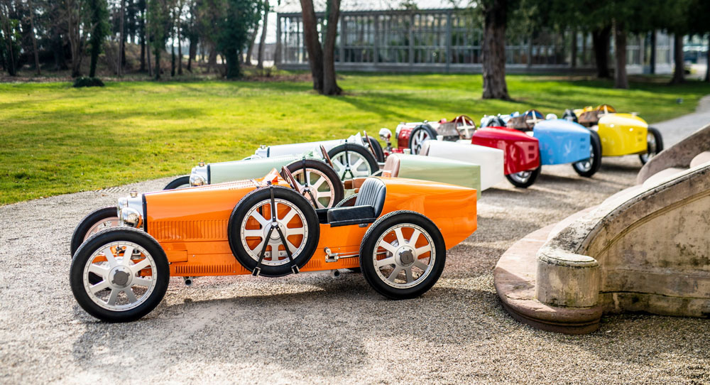 Con este glamour se sale de Molsheim con ocho flamantes Bugatti 9 Motor16 2022 Bugatti 8 Cars Bought 7 Motor16
