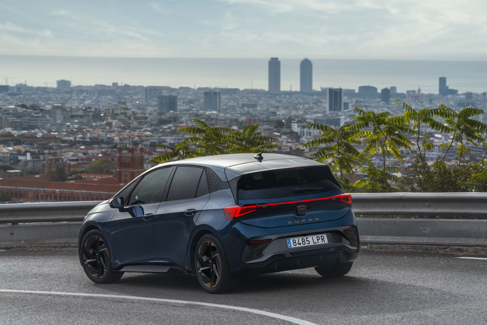 2022 CUPRA Born con e Boost 2 Motor16