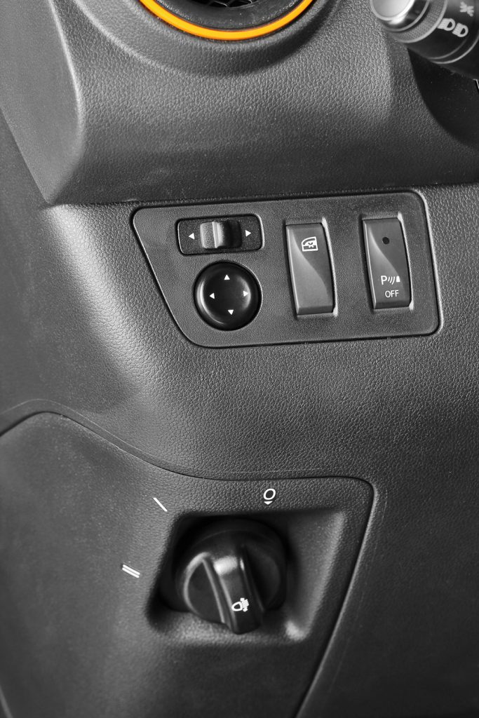 2022 DACIA SPRING 17 Motor16
