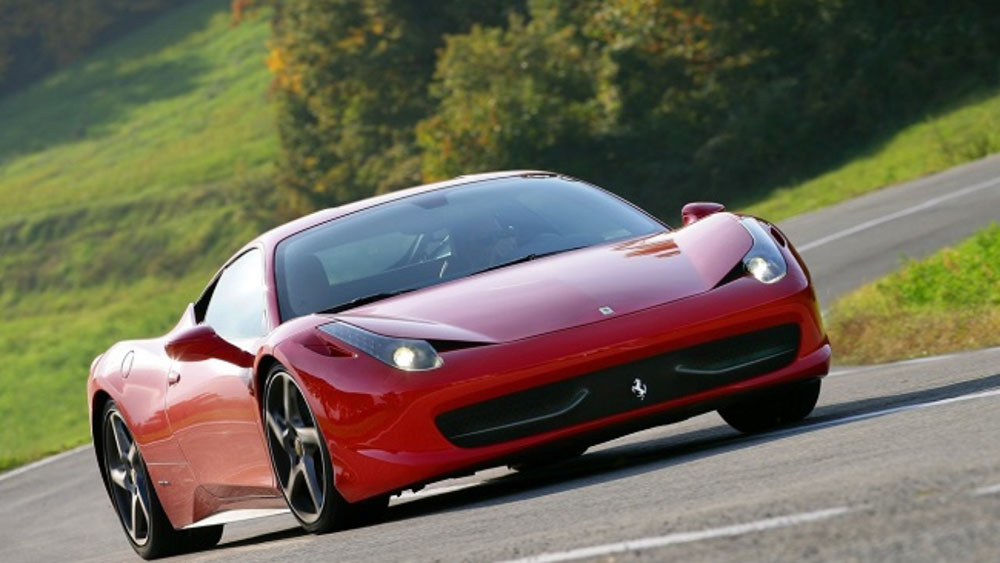 Ferrari va sin frenos. Revisa más de 2.000 coches por un grave problema 1 Motor16 2010 Ferrari 458 Italia