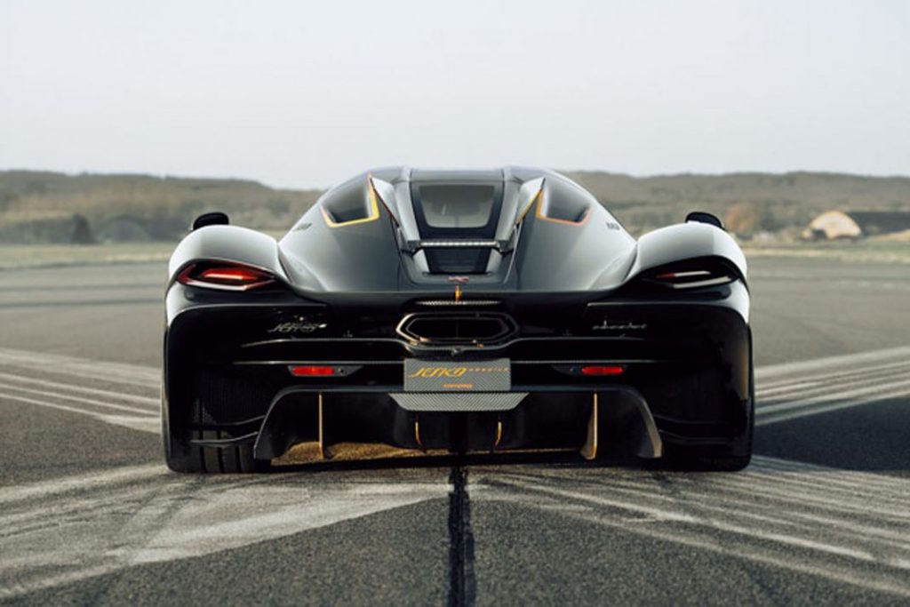 El primer Koenigsegg Jesko Absolut sale de la fábrica de Ängelholm 2 Motor16 2022 Koenigsegg Jesko Absolut. Imágen trasera.