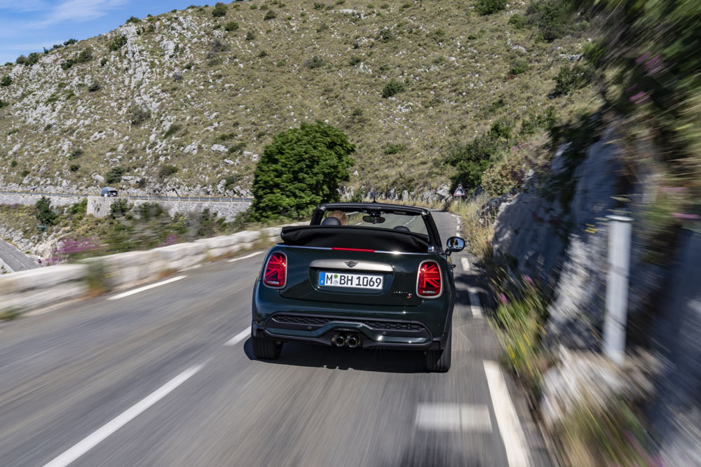A tiempo para primavera llega este Mini Cooper S Cabrio Resolute Edition 14 Motor16 2022 Mini Cooper S Cabrio Resolute Edition 12 Motor16