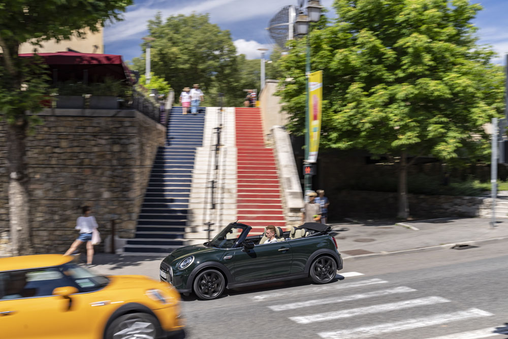 A tiempo para primavera llega este Mini Cooper S Cabrio Resolute Edition 20 Motor16 2022 Mini Cooper S Cabrio Resolute Edition 18 Motor16