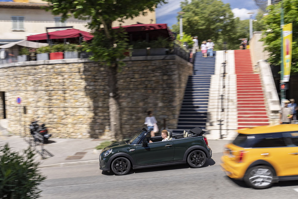 A tiempo para primavera llega este Mini Cooper S Cabrio Resolute Edition 21 Motor16 2022 Mini Cooper S Cabrio Resolute Edition 19 Motor16