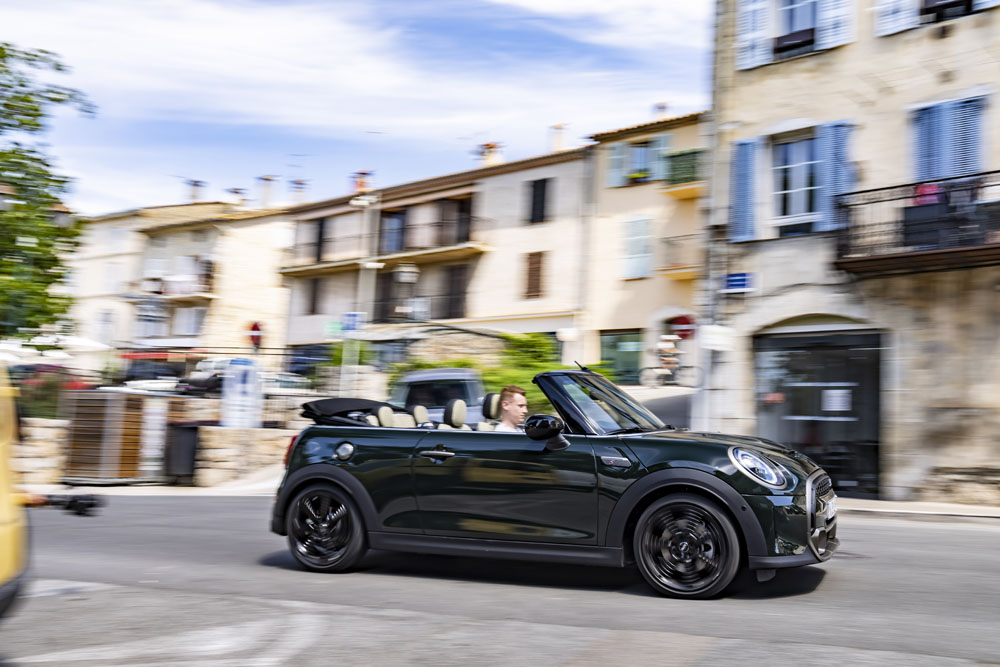 A tiempo para primavera llega este Mini Cooper S Cabrio Resolute Edition 24 Motor16 2022 Mini Cooper S Cabrio Resolute Edition 22 Motor16