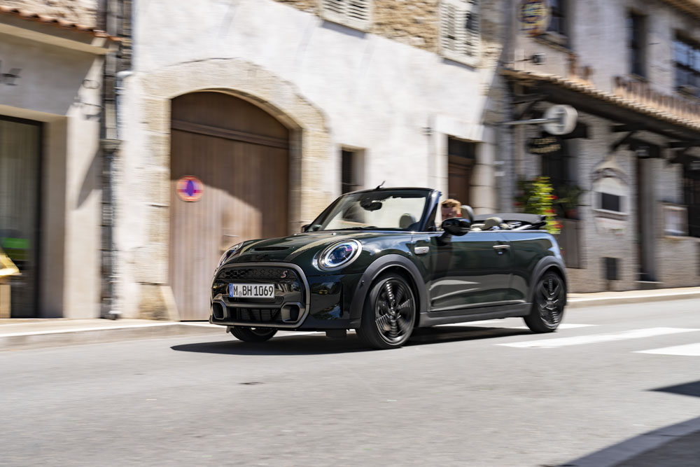 A tiempo para primavera llega este Mini Cooper S Cabrio Resolute Edition 27 Motor16 2022 Mini Cooper S Cabrio Resolute Edition 25 Motor16